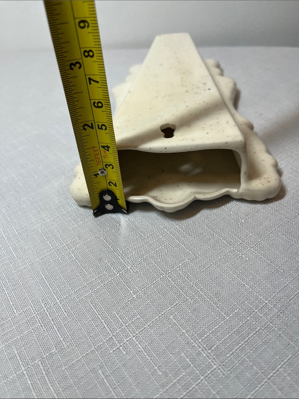 Vintage Ceramic Scissors Holder Rack with Apple Motif
Never lose your scissors! - Picture 7 of 11